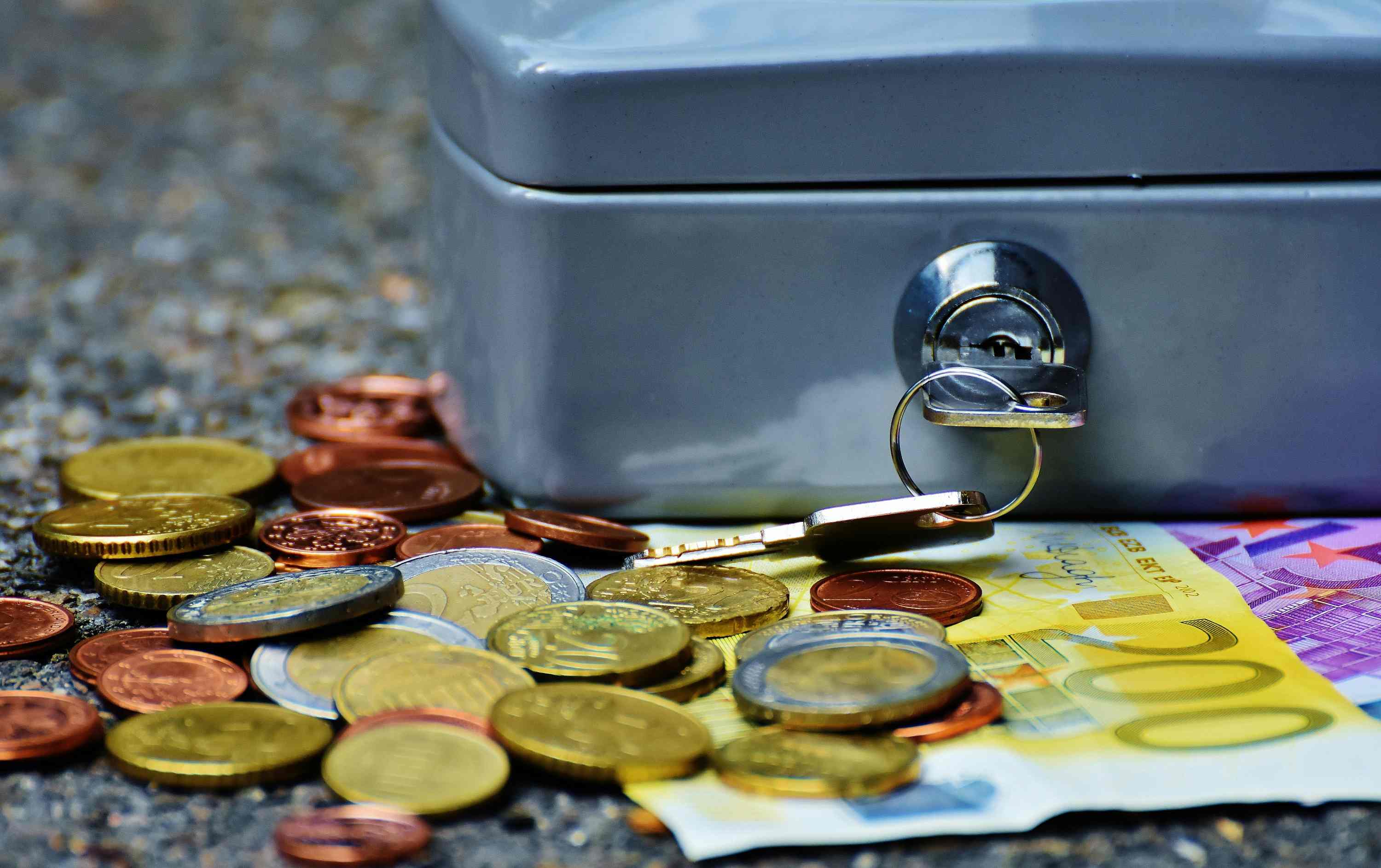 市场动态如何影响黄金价值?贵金属投资者应如何应对这些变化?